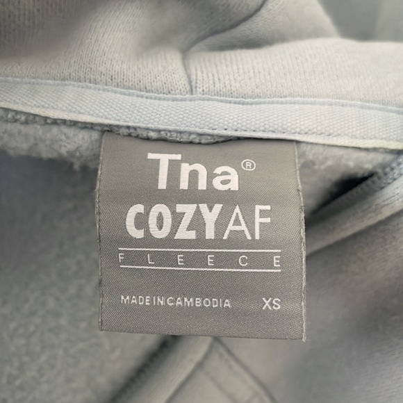 Aritzia TNA CozyAF Cropped Zip Up Hoodie - Picture 2 of 2